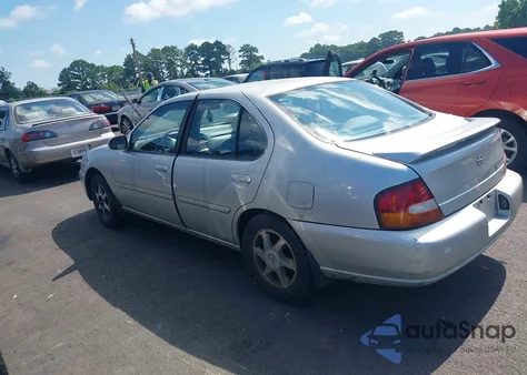 1998 Nissan Altima Gle/Gxe/Se/Xe z USA, uszkodzony, nr VIN 1N4DL01D5WC218779